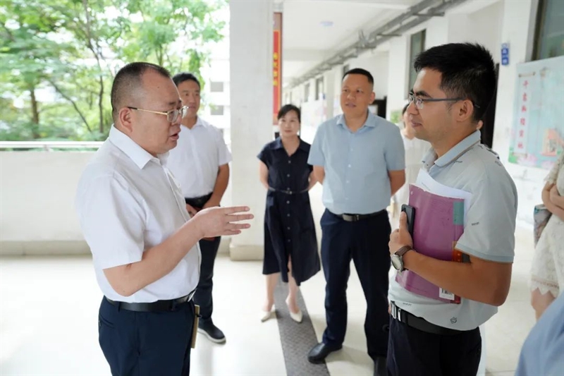  娄底市教育局刘国良一行来我校调研指导思政课教学